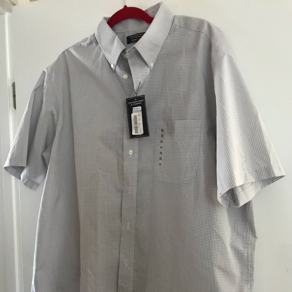 BWT Button down short sleeve men shirt XL